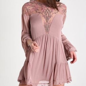 Free People Mini dress in mauve color - Like new